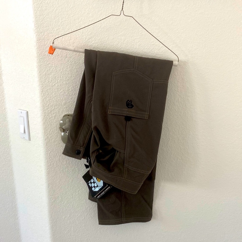 Mountain hardware women’s levity pants. Olive green. New. Never worn